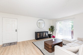 Northwoods Reserve in Cincinnati, OH - Building Photo - Building Photo