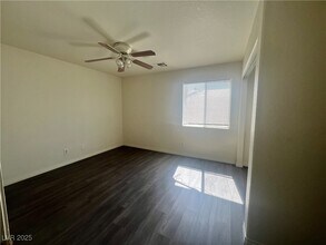 1940 Haiwee St in Pahrump, NV - Foto de edificio - Building Photo