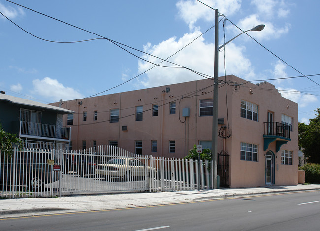 1036 SW 7th St in Miami, FL - Building Photo - Building Photo