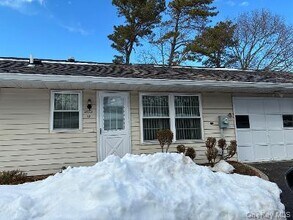353 Woodbridge Dr in Ridge, NY - Building Photo - Building Photo