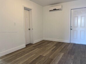 214 NW 46th Ave in Miami, FL - Building Photo - Building Photo