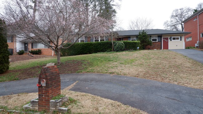 1380 Stephens Dr NE in Atlanta, GA - Building Photo - Building Photo