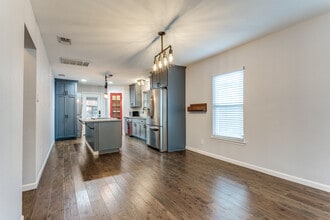 326 Simon St in San Antonio, TX - Building Photo - Building Photo