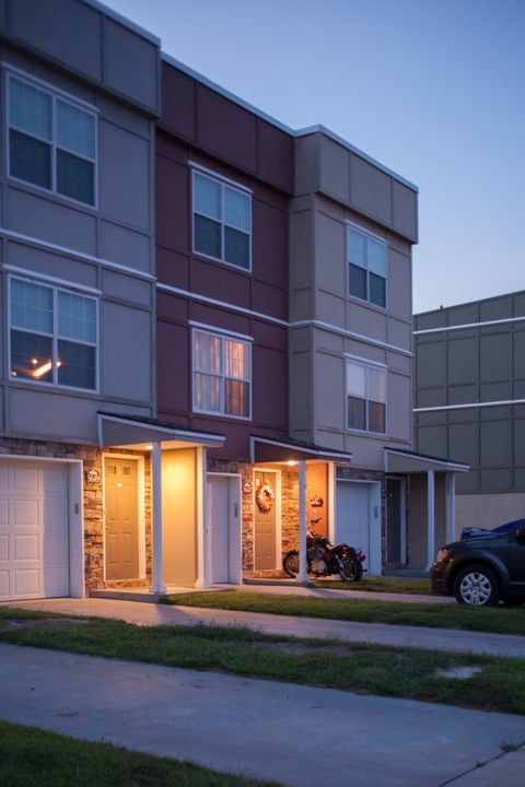 Rivertrail in Ogden, KS - Building Photo