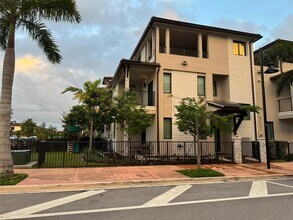 8364 NW 43rd St in Doral, FL - Building Photo - Building Photo