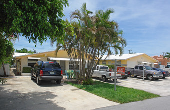 1973-1979 NE 4th St in Deerfield Beach, FL - Building Photo - Building Photo