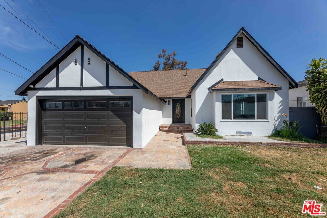 2295 W Wardlow Rd in Long Beach, CA - Building Photo