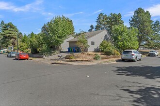 2402 SE 9th Ct-Unit -2402 in Gresham, OR - Building Photo - Building Photo