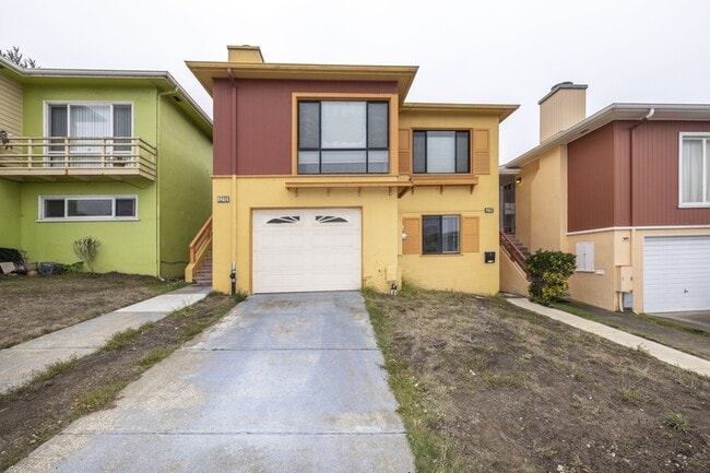 1272 S Mayfair Ave in Daly City, CA - Building Photo - Building Photo