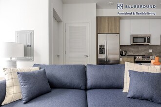 511 S Harbor Blvd, Unit FL5-ID1317 in Los Angeles, CA - Building Photo - Building Photo