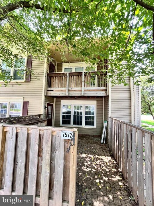 7572 Belle Grae Dr in Manassas, VA - Building Photo