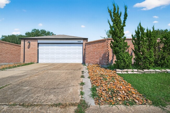 property at 15914 Val Vista Dr