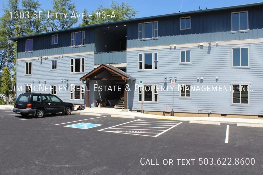 1303 SE Jetty Ave-Unit -#3-A in Warrenton, OR - Building Photo