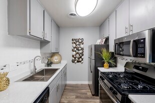 Oasis at Scottsdale in Scottsdale, AZ - Building Photo