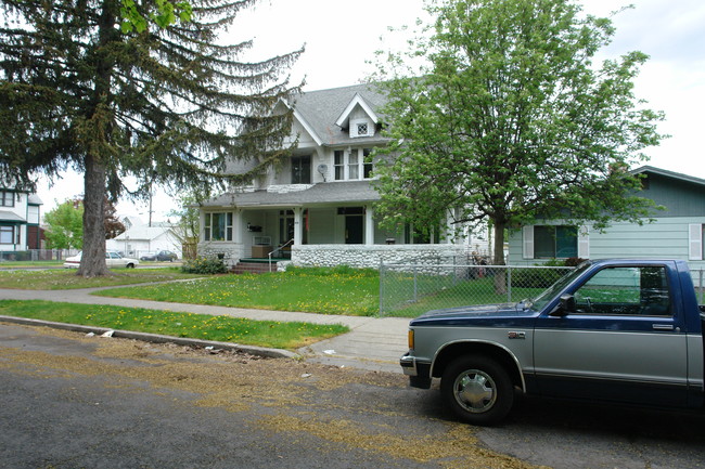 828 W Mansfield Ave in Spokane, WA - Foto de edificio - Building Photo