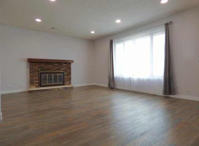 1114 Manchester Ct, Unit 1114 in South Elgin, IL - Foto de edificio - Building Photo