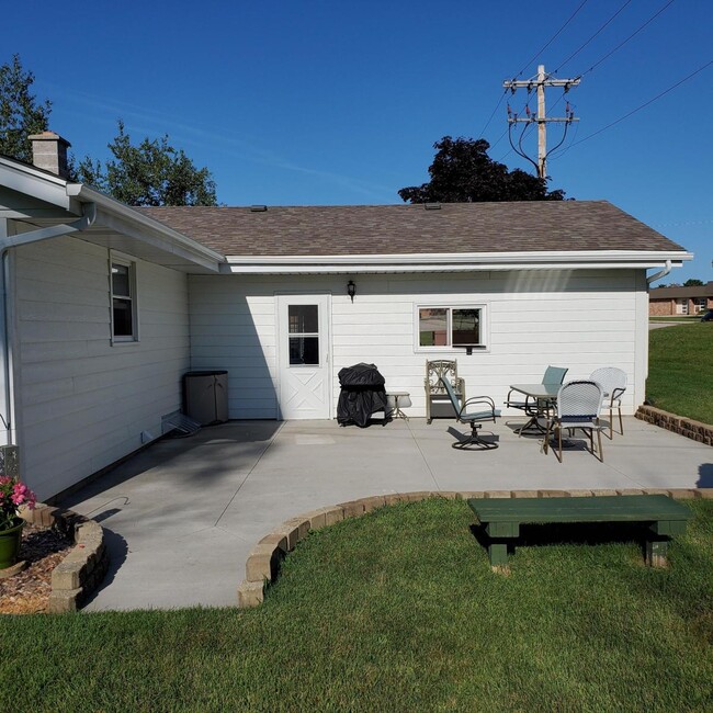 1311 Green Tree Rd in West Bend, WI - Building Photo - Building Photo