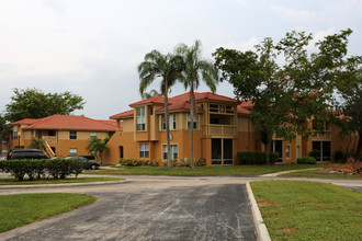 Palm Lakes Condominiums in West Palm Beach, FL - Foto de edificio - Building Photo