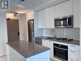 195 McCaul St in Toronto, ON - Building Photo