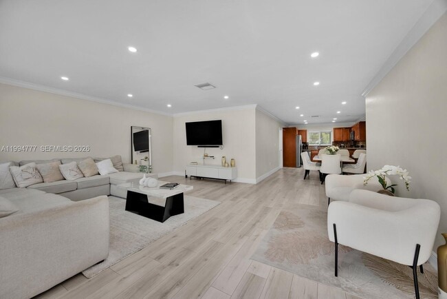 11401 SW 81st Rd in Miami, FL - Building Photo - Building Photo