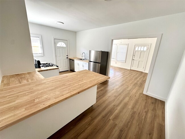 property at 7 Hunt St