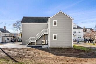 8 Elm St, Unit #1 in Peabody, MA - Foto de edificio - Building Photo