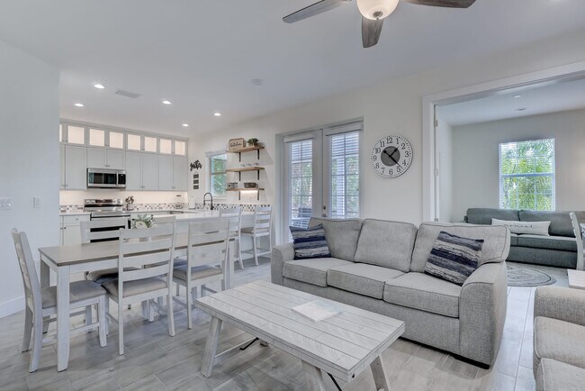 3100 Andrews Ave in Naples, FL - Building Photo - Building Photo