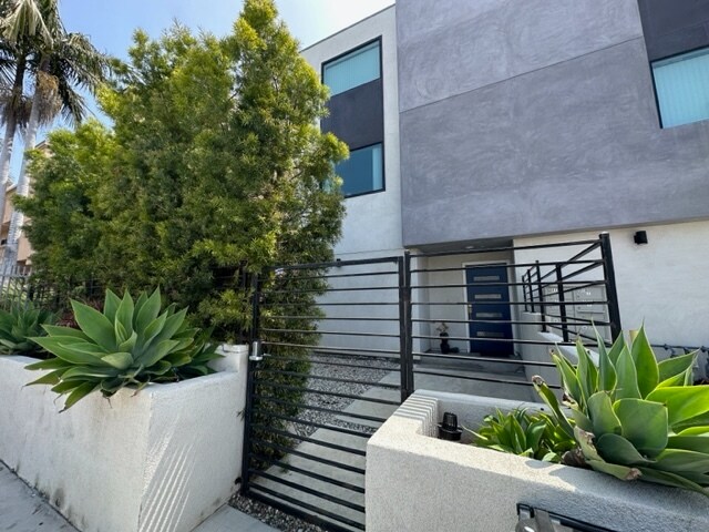 412 N Ardmore Ave in Los Angeles, CA - Building Photo - Building Photo