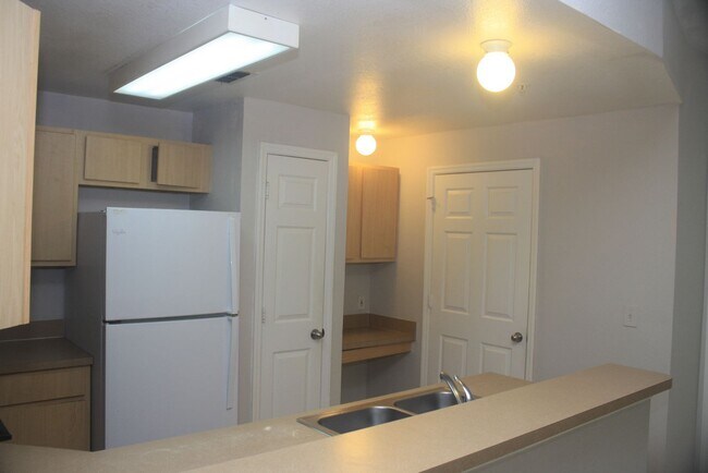 1985 Erving Cir-Unit -1985Erving306 in Ocoee, FL - Building Photo - Building Photo