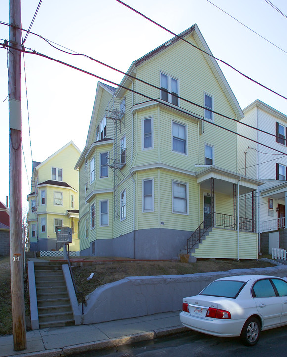 520-522 S Almond St in Fall River, MA - Building Photo