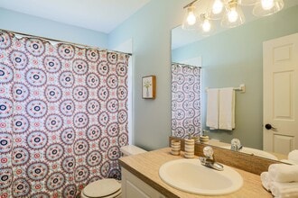 1216 Doris Ave in Tavares, FL - Foto de edificio - Building Photo