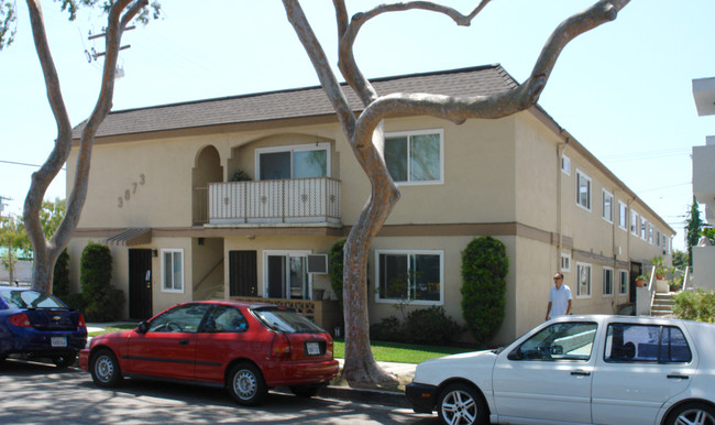 3873 College Ave in Culver City, CA - Building Photo - Building Photo