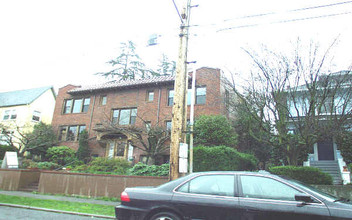 2338 Franklin Ave E in Seattle, WA - Building Photo - Building Photo