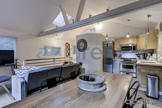 17363 Park Ave in Guerneville, CA - Foto de edificio - Building Photo