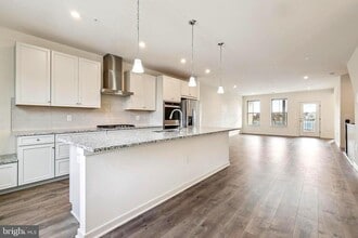 46007 Woodpecker Sq in Countryside, VA - Building Photo - Building Photo