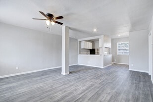 108 Bellinger St, Unit 108 Bellinger Street in San Antonio, TX - Building Photo