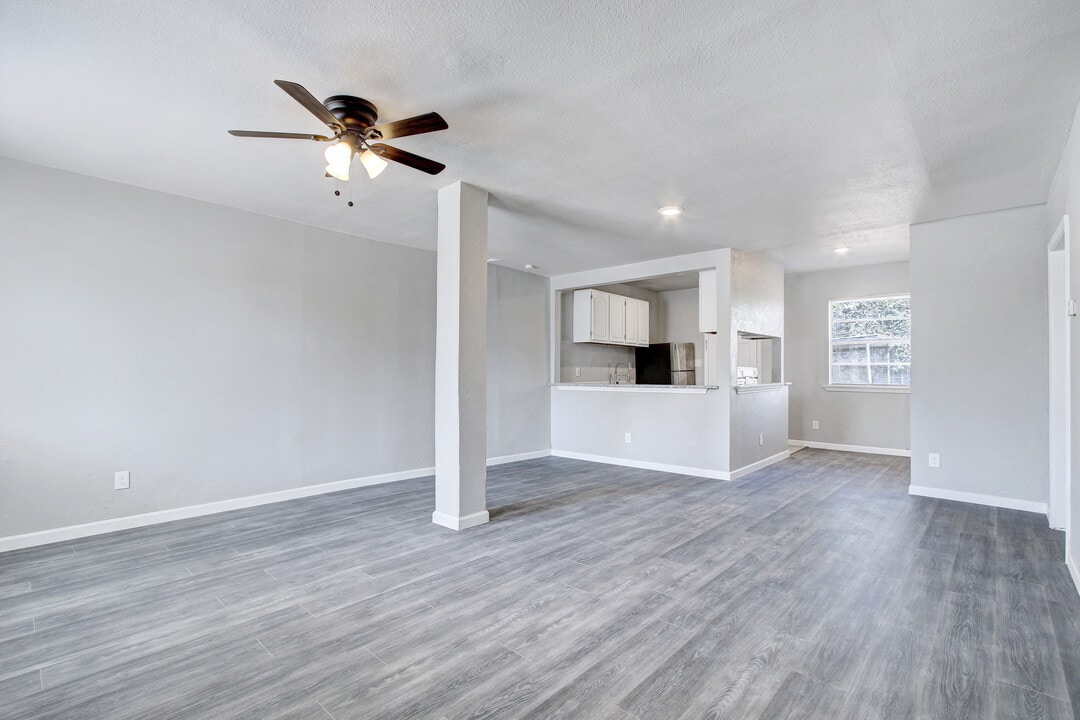 108 Bellinger St, Unit 108 Bellinger Street in San Antonio, TX - Building Photo