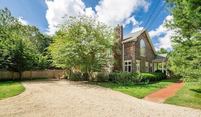 6 Tall Tree Ct in East Hampton, NY - Building Photo - Building Photo