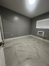 2081 NW 30th St in Miami, FL - Building Photo - Building Photo