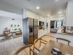 1420 Central Ave, Unit Main House in Fullerton, CA - Foto de edificio - Building Photo