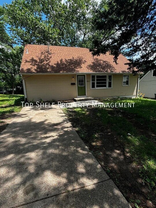 7507 SW 12th St in Des Moines, IA - Building Photo