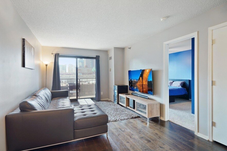 401 S 1st St in Minneapolis, MN - Building Photo