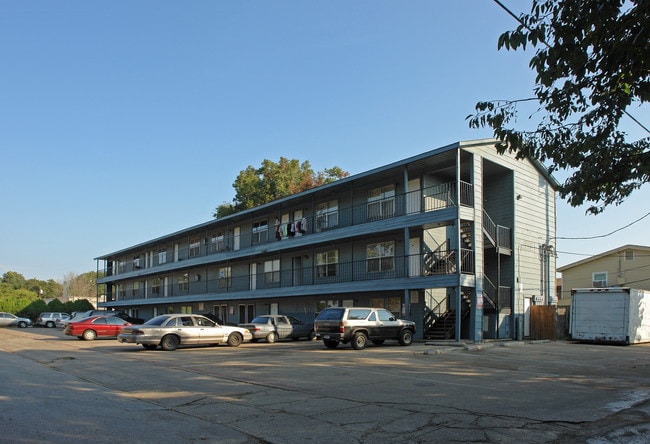 El Cielo Apartments in Dallas, TX - Foto de edificio - Building Photo