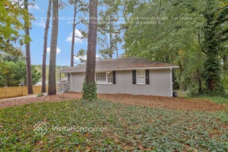 705 Pinehill Dr in Smyrna, GA - Foto de edificio - Building Photo