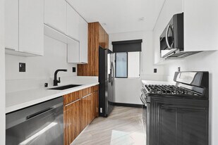5667 La Mirada Ave. in Los Angeles, CA - Building Photo