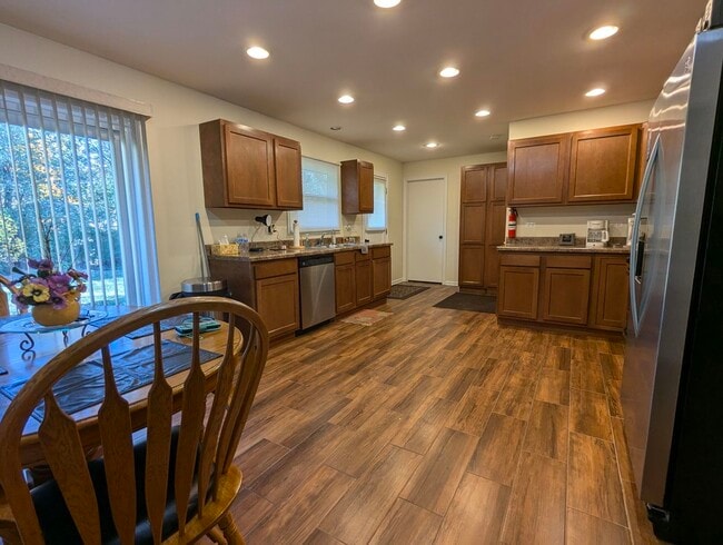 220 Mulberry Ln in Elk Grove Village, IL - Building Photo - Building Photo