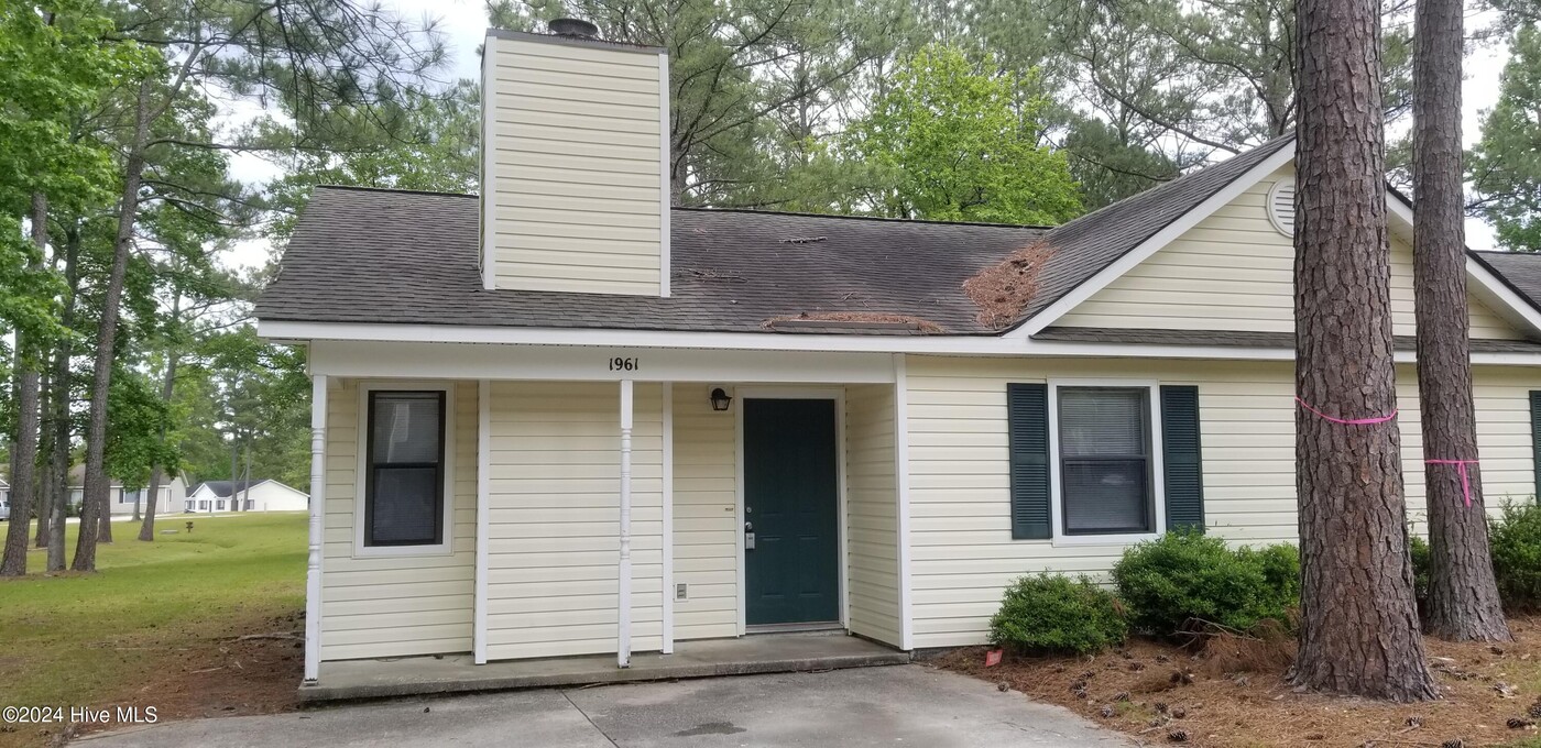 1961 Countrywood Blvd in Jacksonville, NC - Building Photo