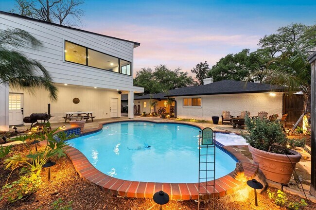 5511 Queensloch Dr in Houston, TX - Building Photo - Building Photo