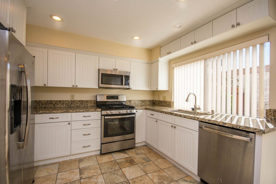 2508 Via Sorbete in Carlsbad, CA - Building Photo