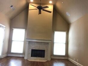 5228 Washington Ave in Houston, TX - Foto de edificio - Building Photo